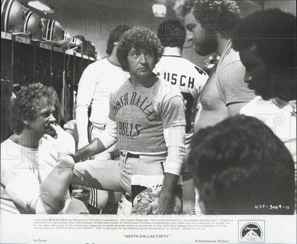 1979 Press Photo Nick Nolte Mac Davis Charles Durning North Dallas Forty Film - Historic Images