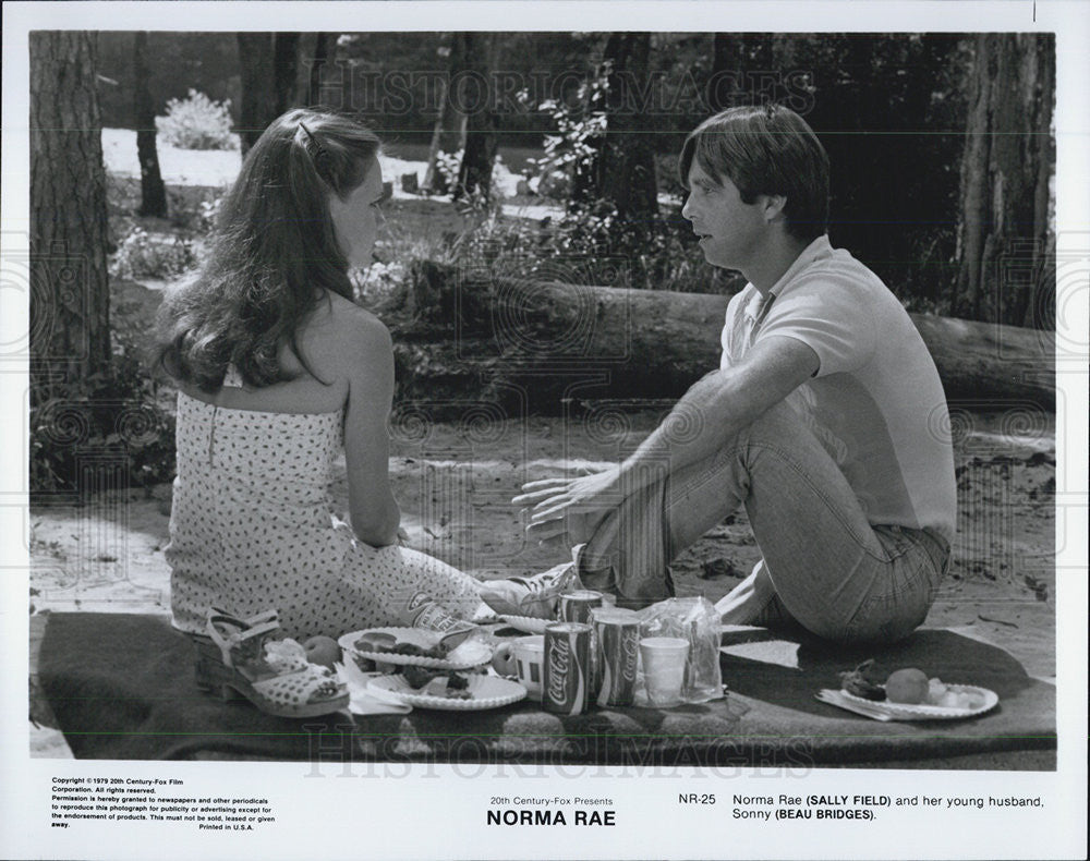 1979 Press Photo Sally Fields Actress Beau Bridges Actor Norma Rae Film Movie - Historic Images