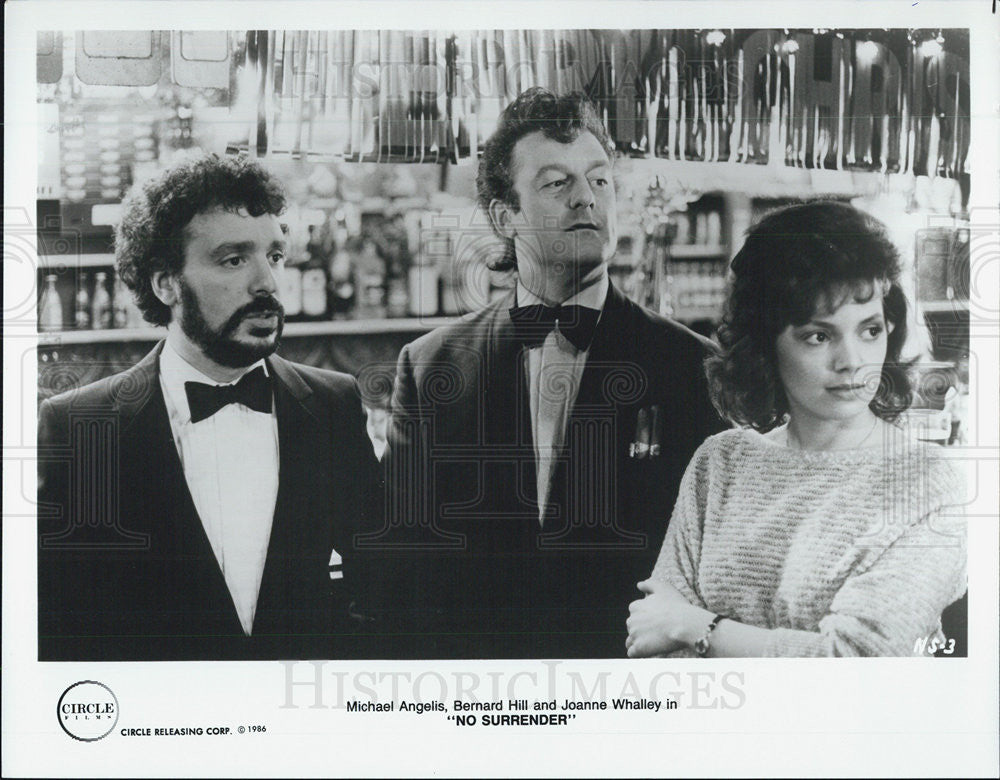 1986 Press Photo Michael Angelis Bernard Hill Joanne Whalley No Surrender Movie - Historic Images