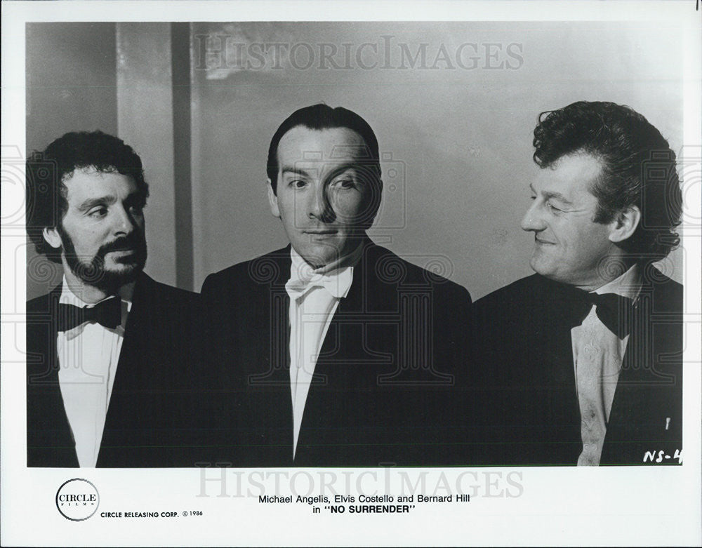 1986 Press Photo Michael Angelis Elvis Costello Bernard Hill No Surrender Movie - Historic Images