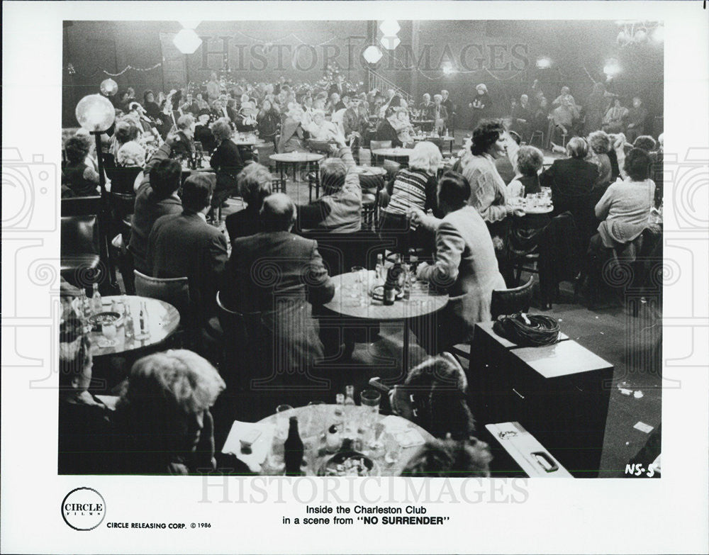 1986 Press Photo Inside the Charleston Club in a scene from &quot;No Surrender&quot; - Historic Images