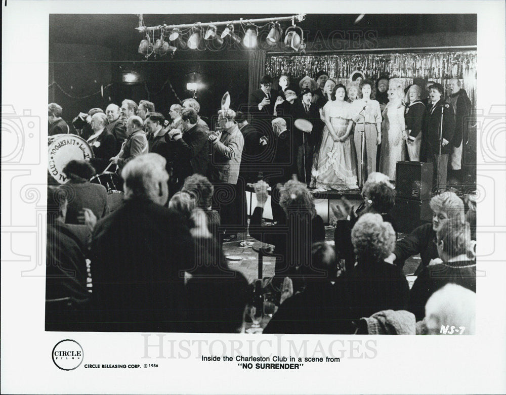 1986 Press Photo Inside the Charleston Club in a scene from &quot;No Surrender&quot; - Historic Images