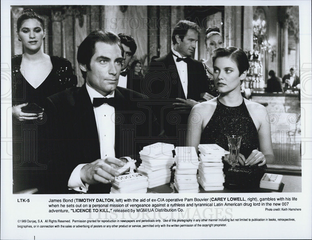 1989 Press Photo Actor Timothy Dalton, Actress Carey Lowell - Historic Images