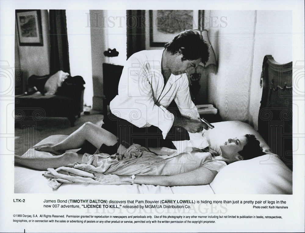 1989 Press Photo Actor Timothy Dalton Actress Carey Lowell - Historic Images