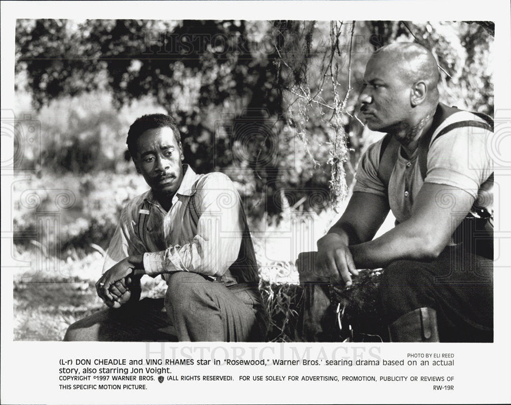 1997 Press Photo Don Cheadle &amp; Ving Rhames with Jon Voight in &quot;Rosewood&quot; - Historic Images