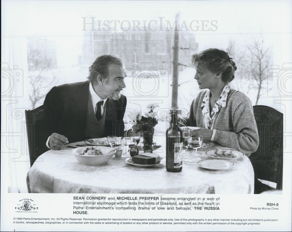 1990 Press Photo Sean Connery &amp; Michelle Pfeiffer star in &quot;The Russia House&quot; - Historic Images