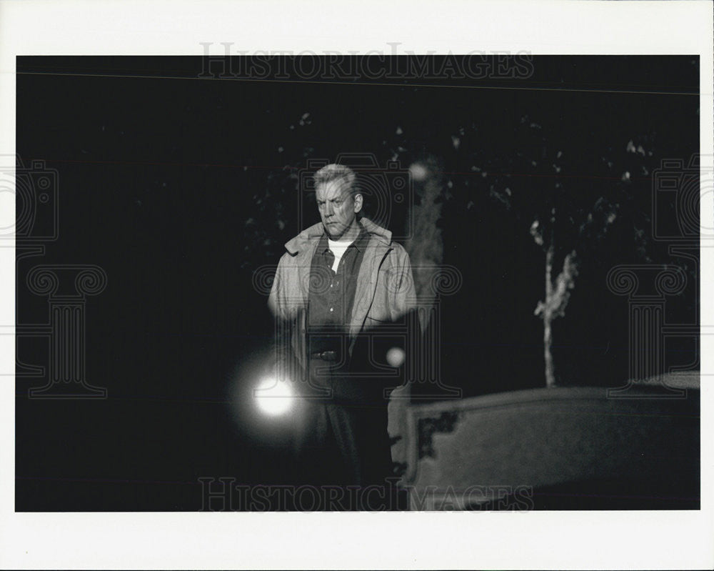 1987 Press Photo  Donald Sutherland in &quot;The Rosary Murders&quot; - Historic Images