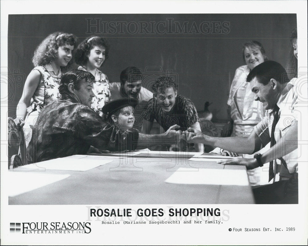 1989 Press Photo Scene from &quot;Rosalie Goes Shopping&quot; - Historic Images