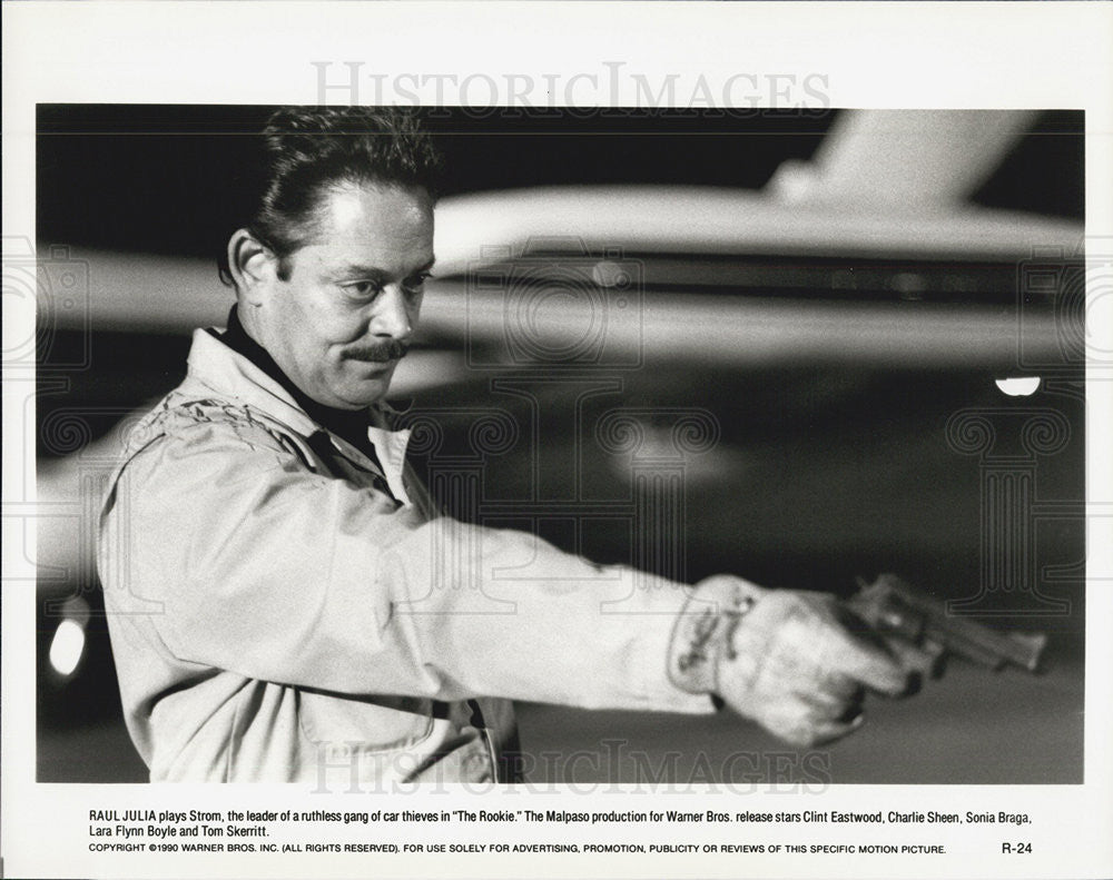 1990 Press Photo Raul Julis in &quot;The Rookie&quot; - Historic Images