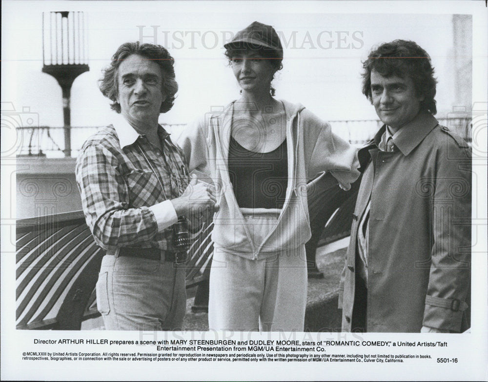 1973 Press Photo Director Arthur Hiller, Mary Steenburgen and Dudley Moore - Historic Images