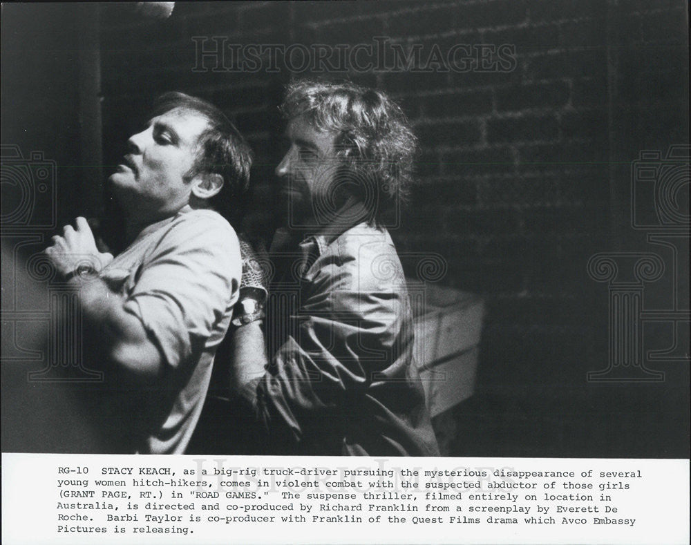 Press Photo Stacy Keach and Grant Page star in &quot;Road Games&quot; - Historic Images