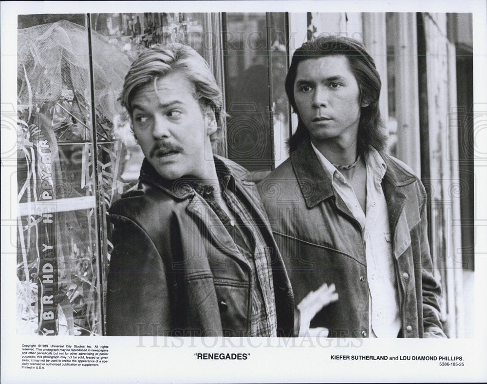 1989 Press Photo Actors Kiefer Sutherland, Lou Diamond Phillips In &quot;Renegades&quot; - Historic Images