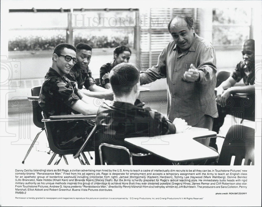 1994 Press Photo Scene From &quot;Renaissance Man&quot; Starring Actor Danny DeVito - Historic Images