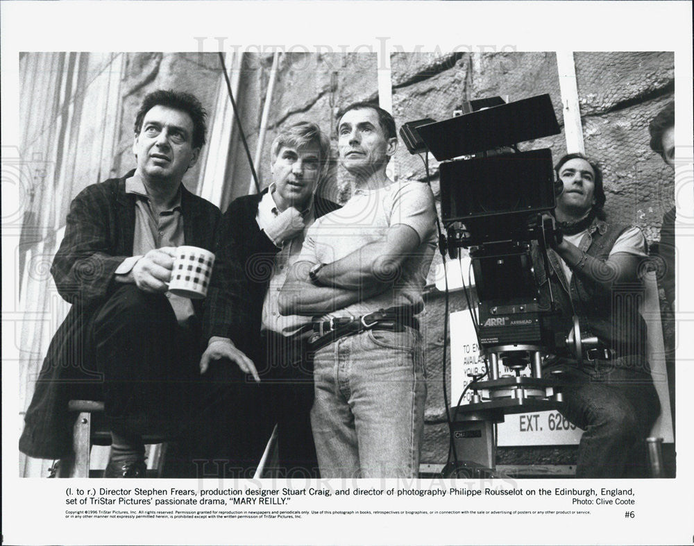 Press Photo Director Stephen Frears on the set of Mary Reilly - Historic Images