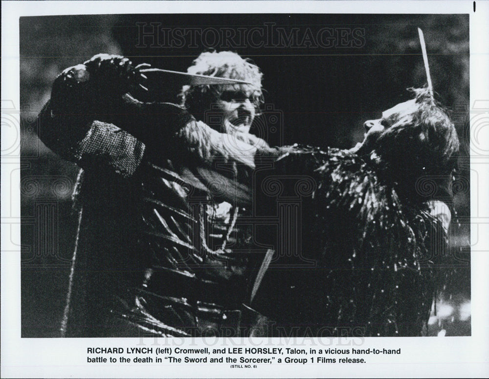 Press Photo Richard Lynch and Lee Horsley in &quot;The Sword and the Sorcerer&quot; - Historic Images