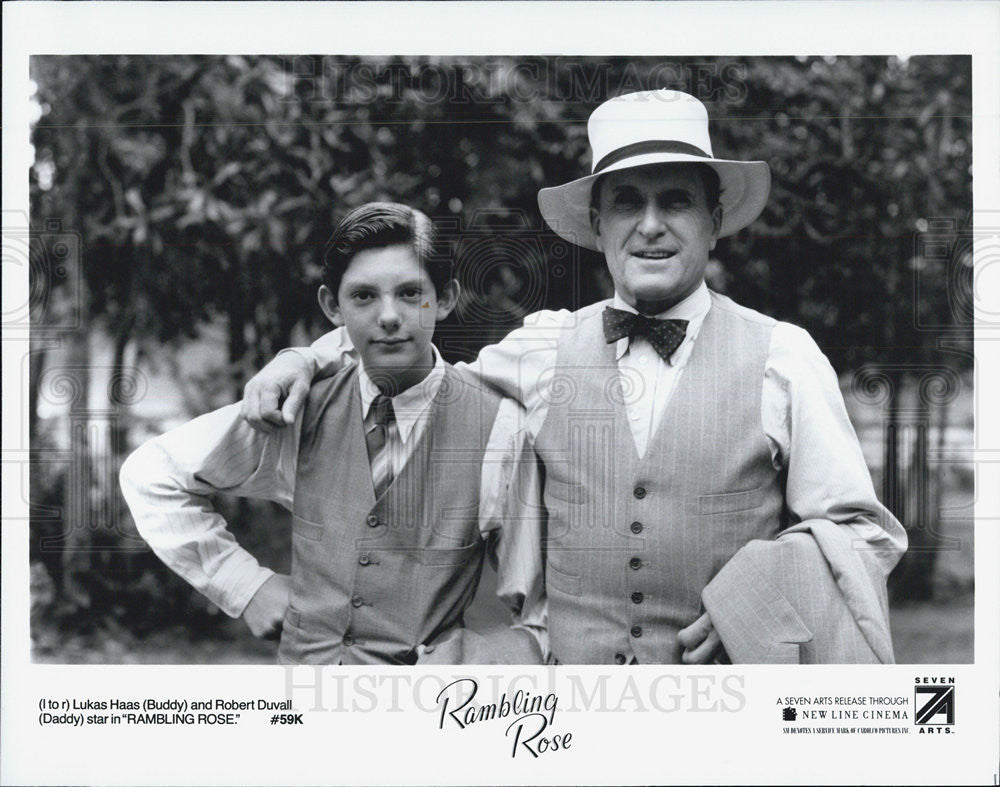 1991 Press Photo Actors Lukas Haas And Robert Duvall Starring In &quot;Rambling Rose&quot; - Historic Images