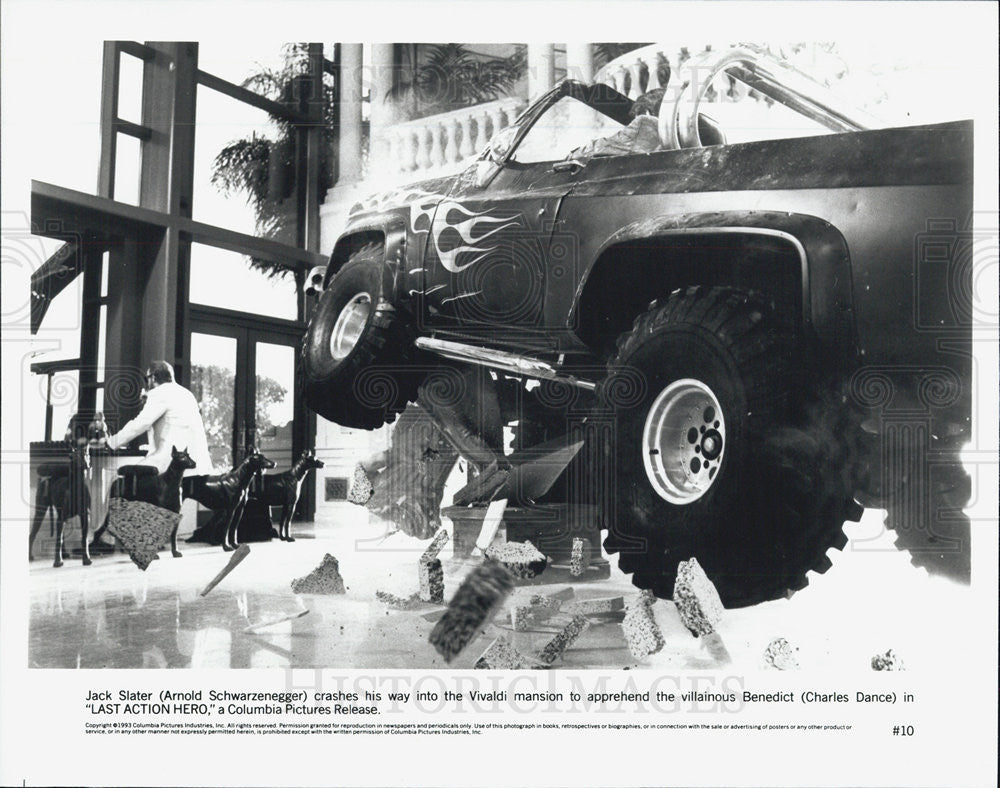 1993 Press Photo Arnold Schwarzenegger and Charles Dance in &quot;Last Action Hero&quot; - Historic Images