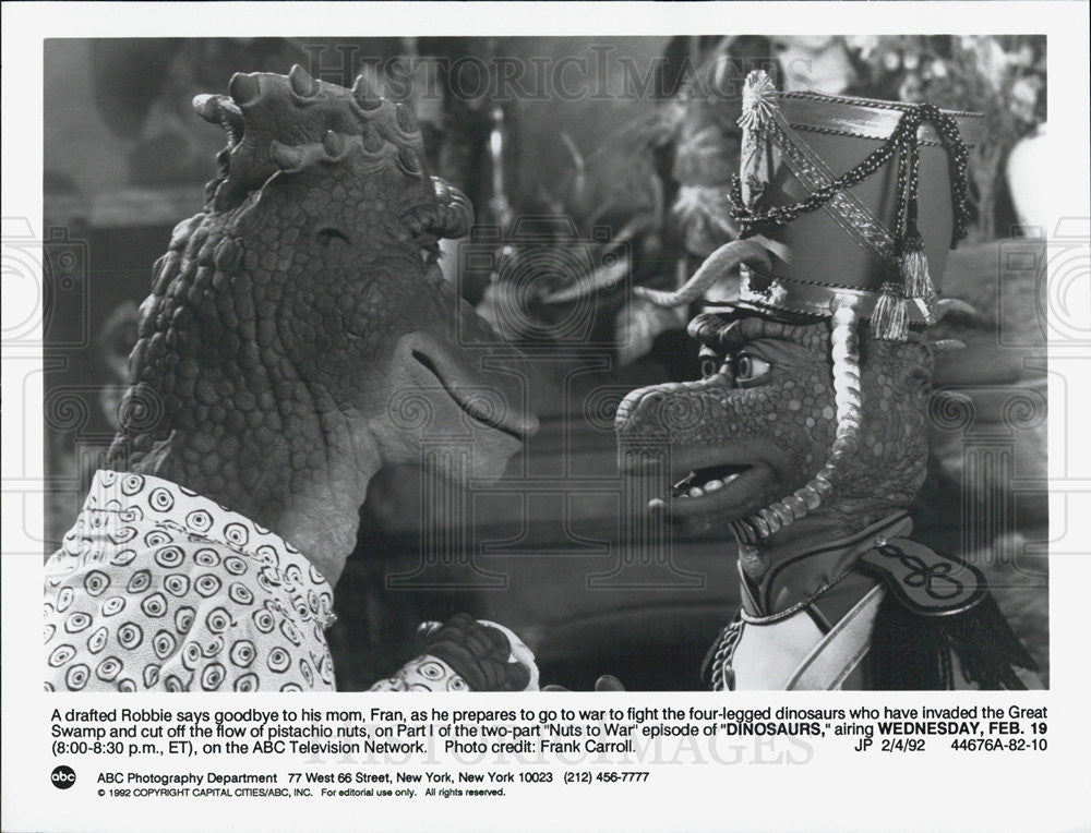 1992 Press Photo Dinosaurs Series Robbie Goes To War Fran Goodbye Scene - Historic Images