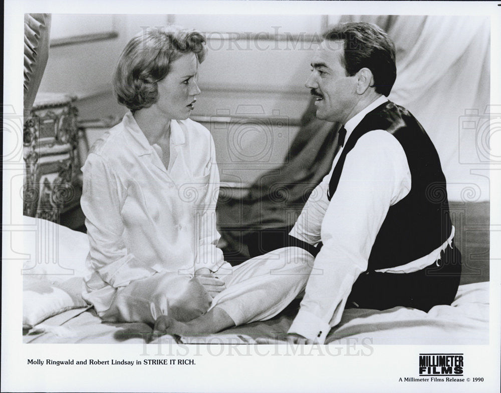 1990 Press Photo Molly Ringwald &amp;Robert Lindsay in &quot;Strike It Rich&quot; - Historic Images