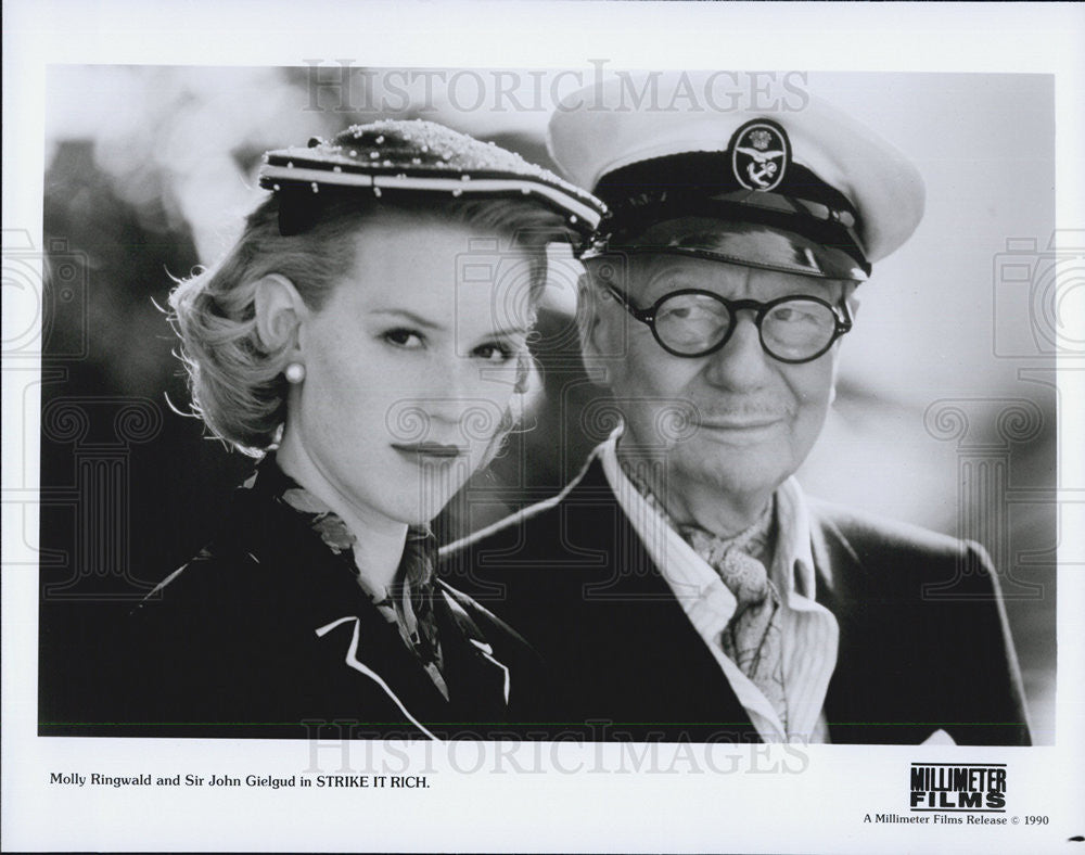 1990 Press Photo Molly Ringwald &amp; Sir John Gielgud &quot;Strike It Rich&quot; - Historic Images