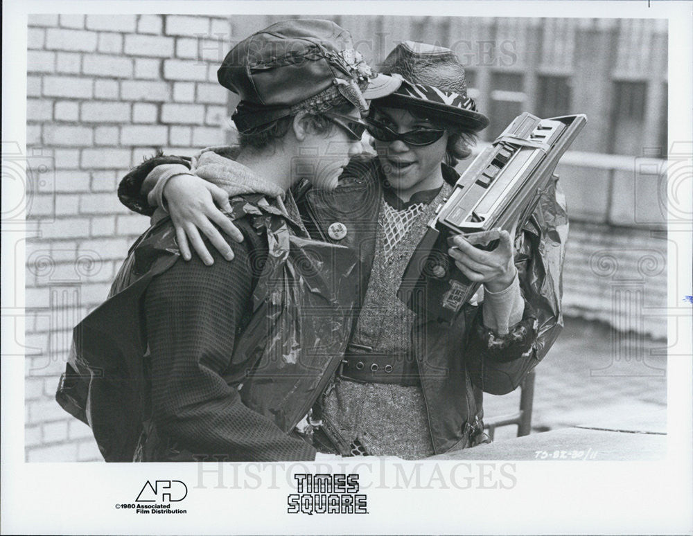 1980 Press Photo Robin Johnson &amp; Trini Alvarado in &quot;Times Square&quot; - Historic Images