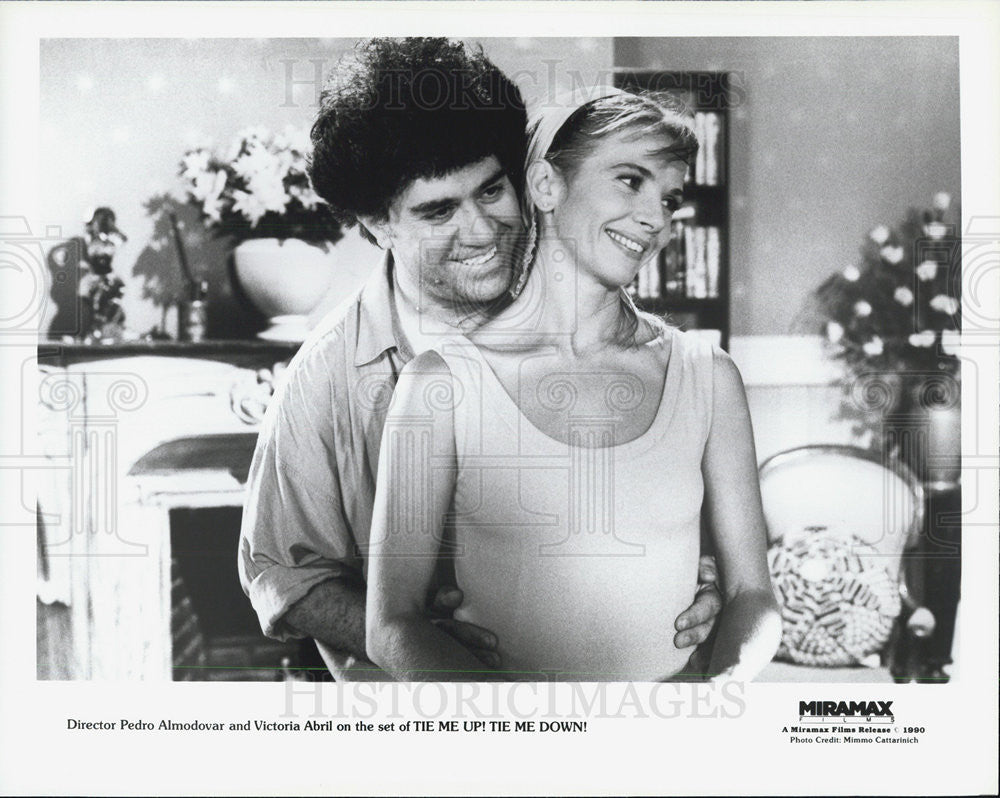 1990 Press Photo Pedro Almodovar Directs Victoria Abril Tie Me Up! Tie Me Down! - Historic Images