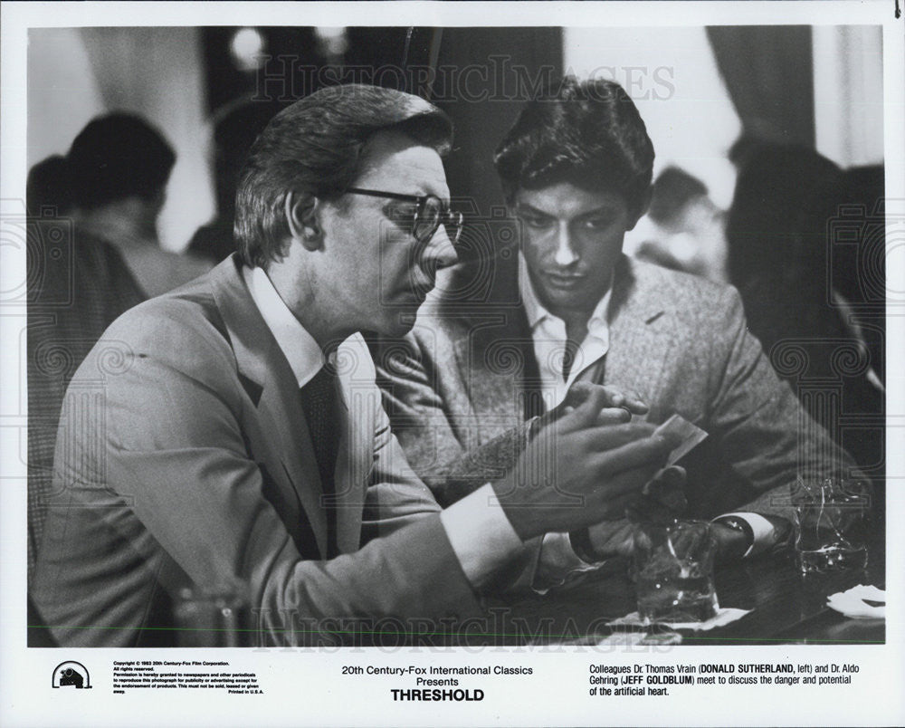 Press Photo Donald Sutherland &amp; Jeff Goldblum star in &quot;Threshold&quot;| - Historic Images