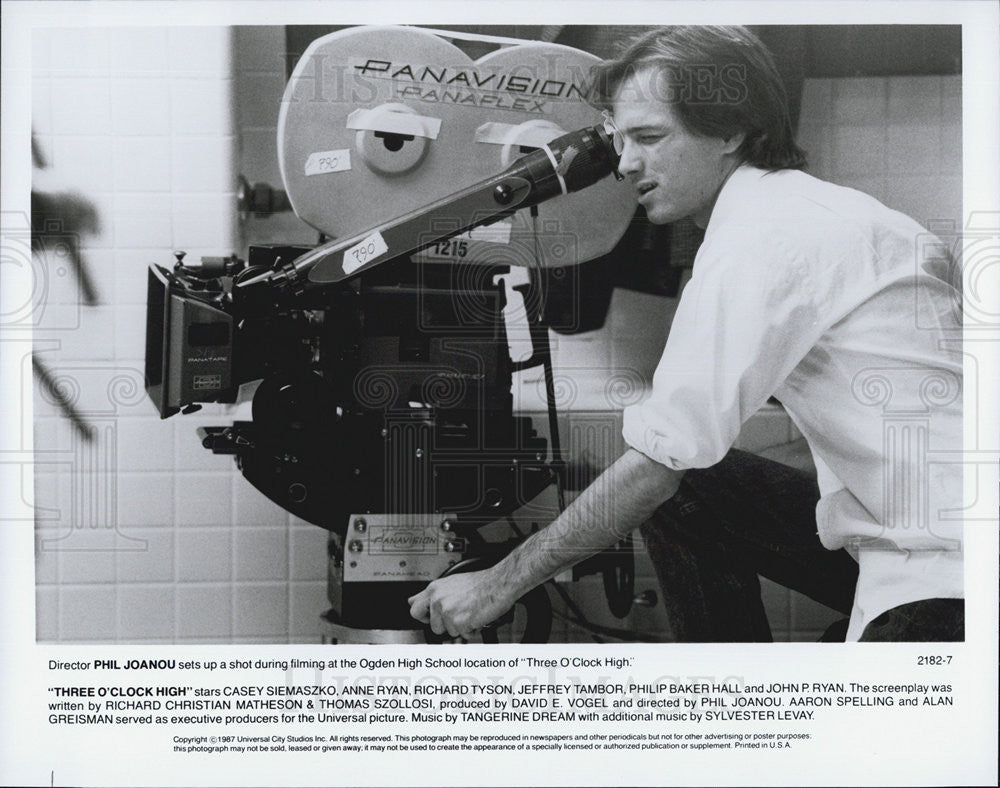 1987 Press Photo Director Phil Joanou on set &quot;Three O&#39;Clock High&quot; - Historic Images