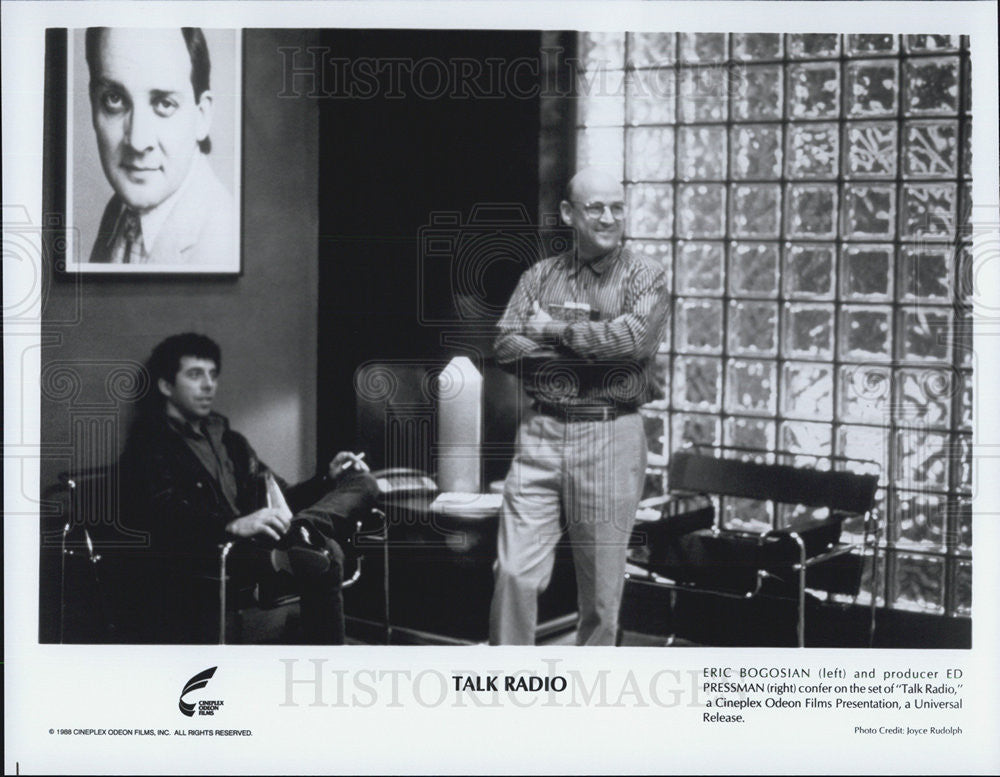 1988 Press Photo Eric Bogosian And Producer Ed Pressman Set Of Movie Talk Radio - Historic Images