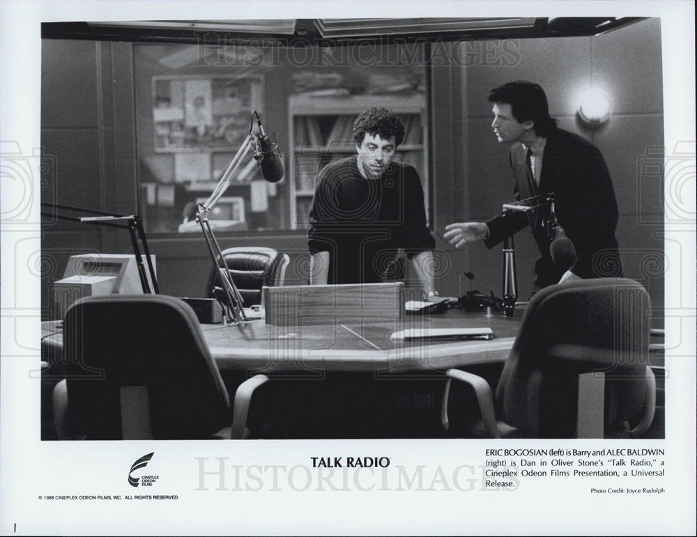 1988 Press Photo Eric Bogosian And Alec Baldwin In Oliver Stone Film Talk Radio - Historic Images