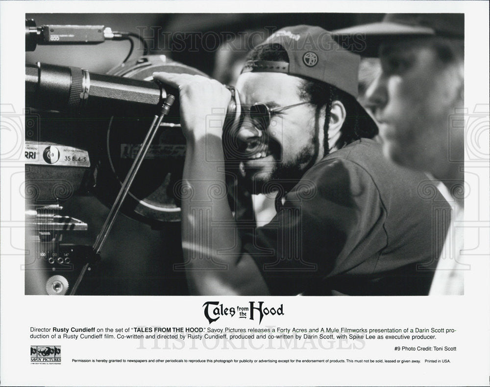 1995 Press Photo Director Rusty Cundleff on set &quot;Tales From the Hood&quot; - Historic Images