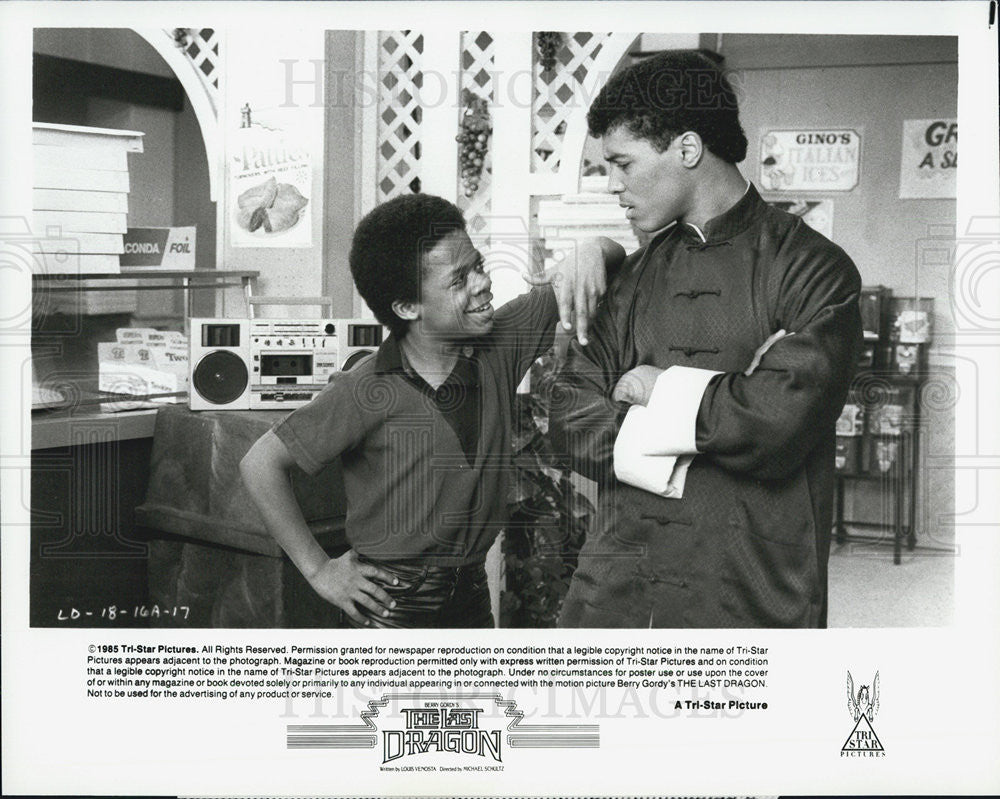 1985 Press Photo Leo O&#39;Brien Actor Leroy Last Dragon Film Movie Scene - Historic Images