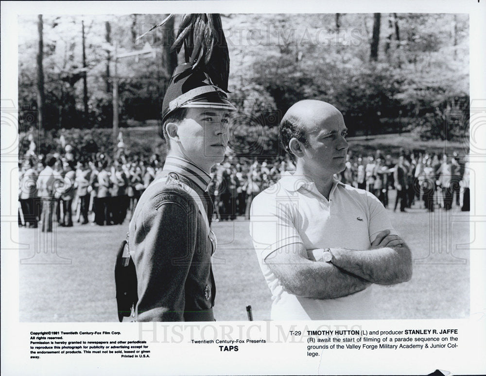 1981 Press Photo Producer Stanley R. Jaffe On Set Of &quot;Taps&quot; Actor Timothy Hutton - Historic Images