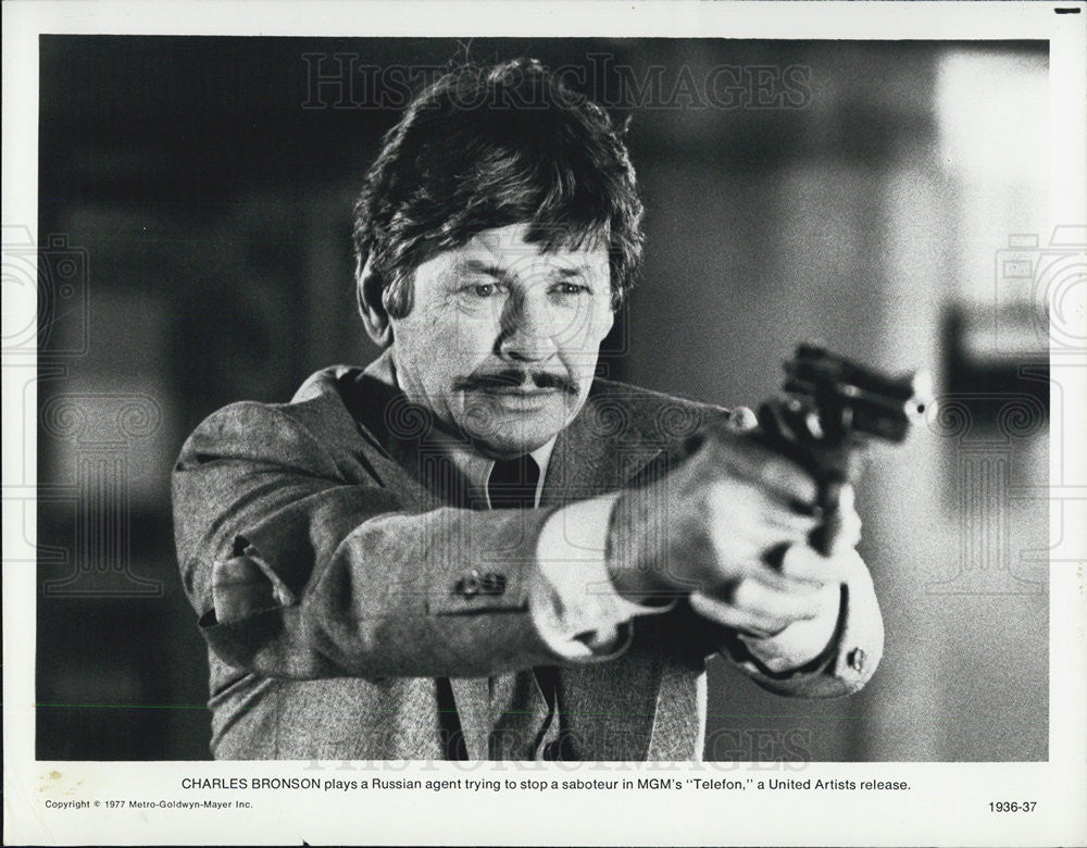 1977 Press Photo Actor Charles Bronson Stars As A Russian Agent In "Telefon" - Historic Images