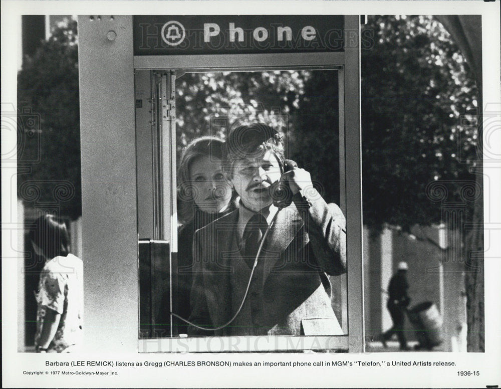 1977 Press Photo Actors Lee Remick And Charles Bronson Starring In &quot;Telefon&quot; - Historic Images