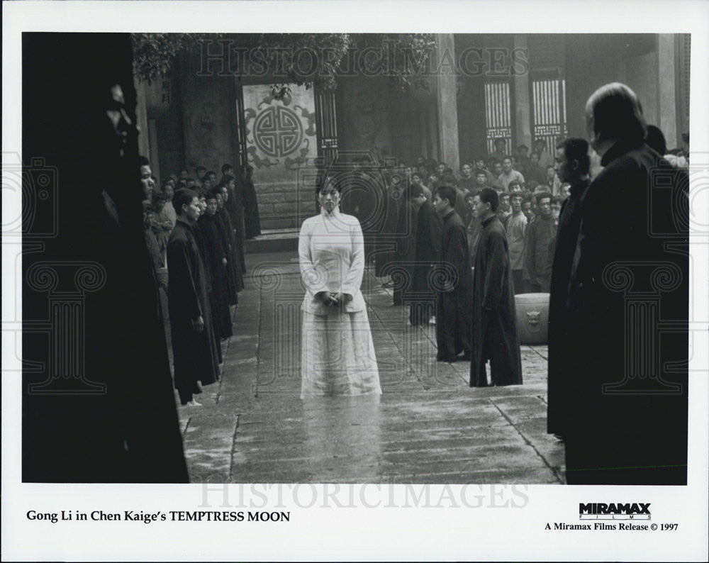 1997 Press Photo Gong Li Actress Temptress Moon Movie Film Scene - Historic Images