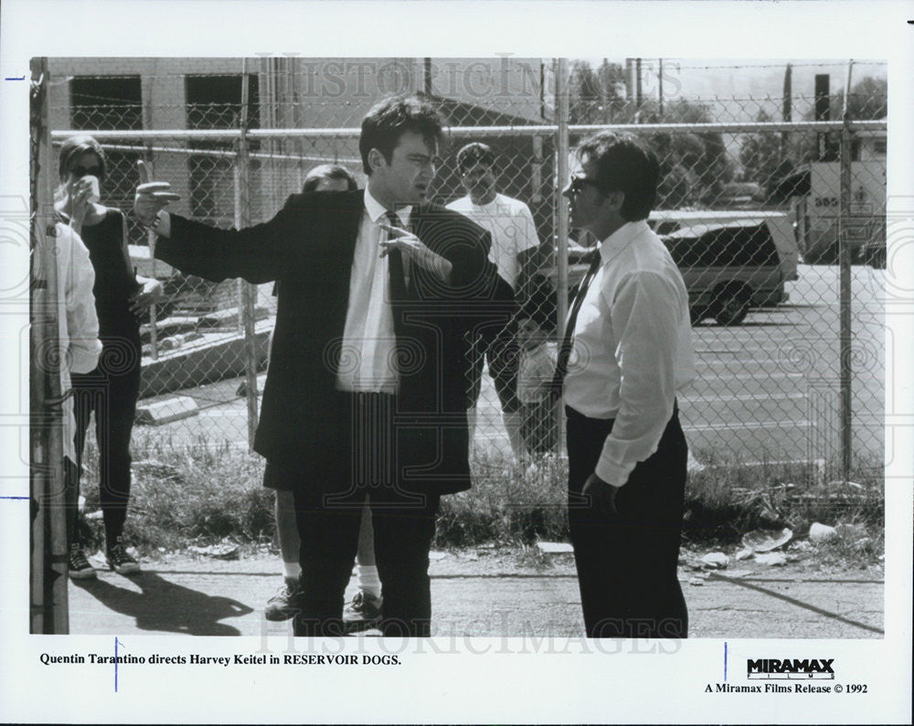 1992 Press Photo Quentin Tarantino directs Harvey Keitel in &quot;Reservoir Dogs&quot; - Historic Images