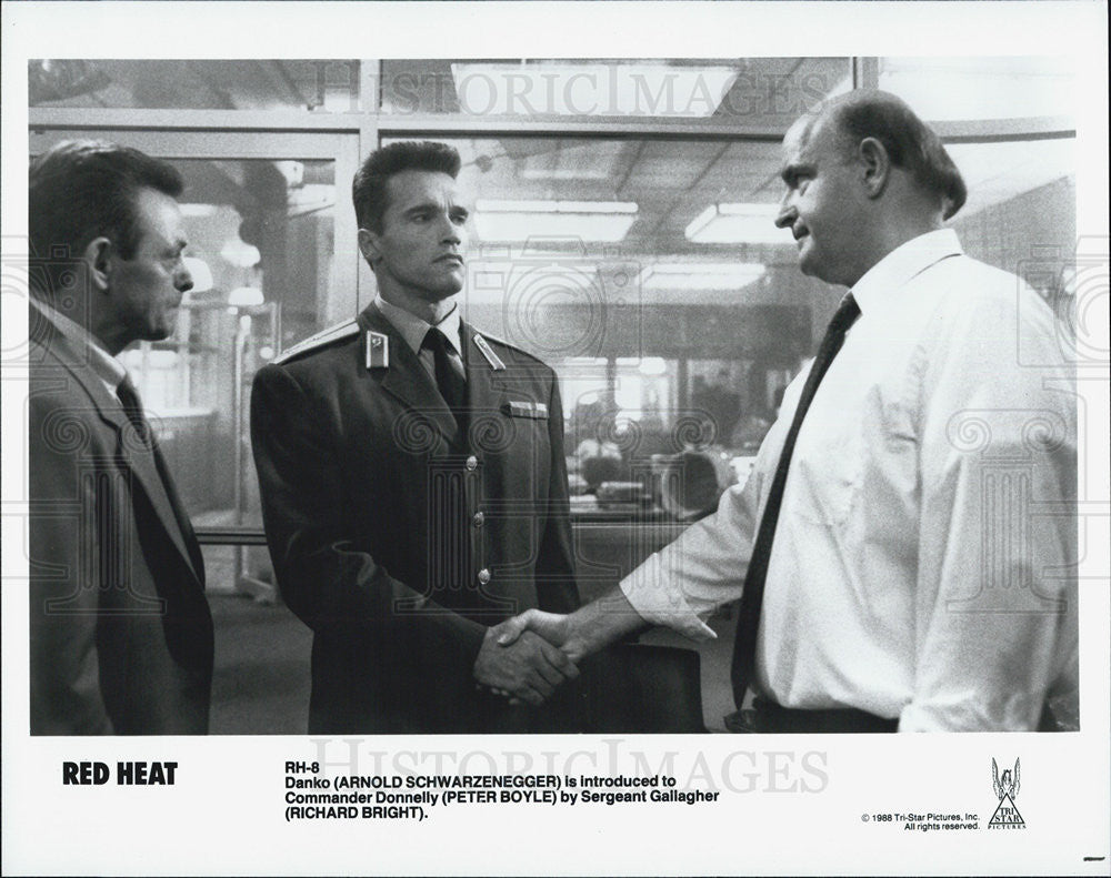 1988 Press Photo Arnold Schwarzenegger, Peter Boyle &amp; 
James Belush in Red Heat - Historic Images