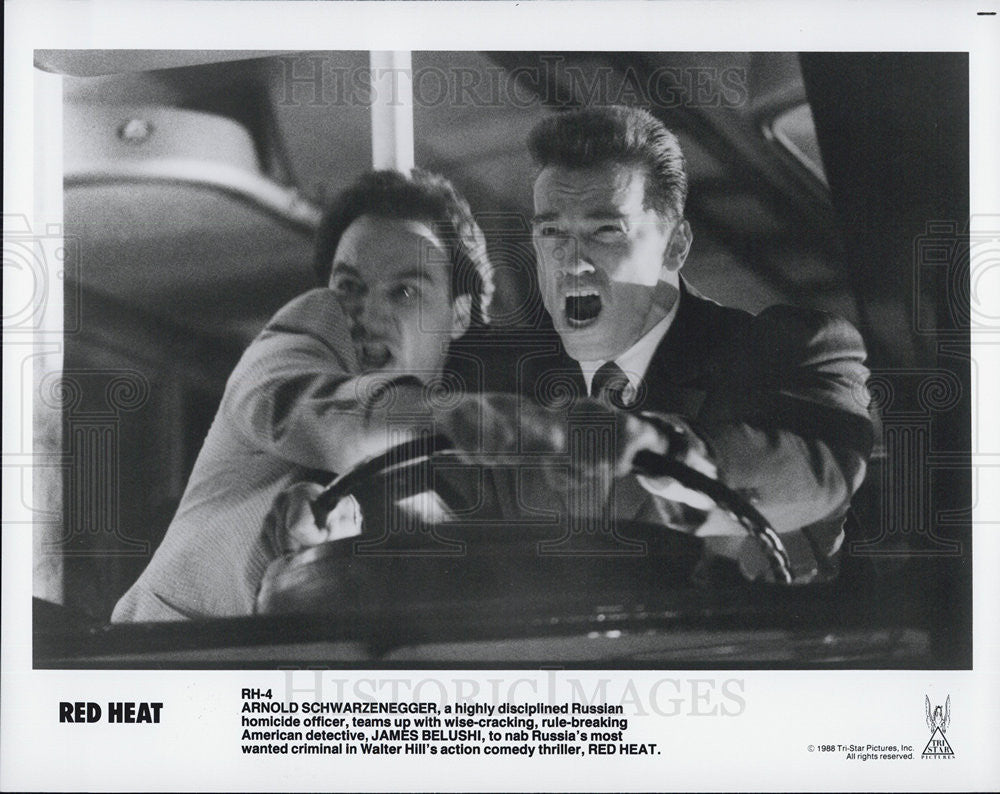 1988 Press Photo Arnold Schwarzenegger And James Belushi Star In Movie Red Heat - Historic Images