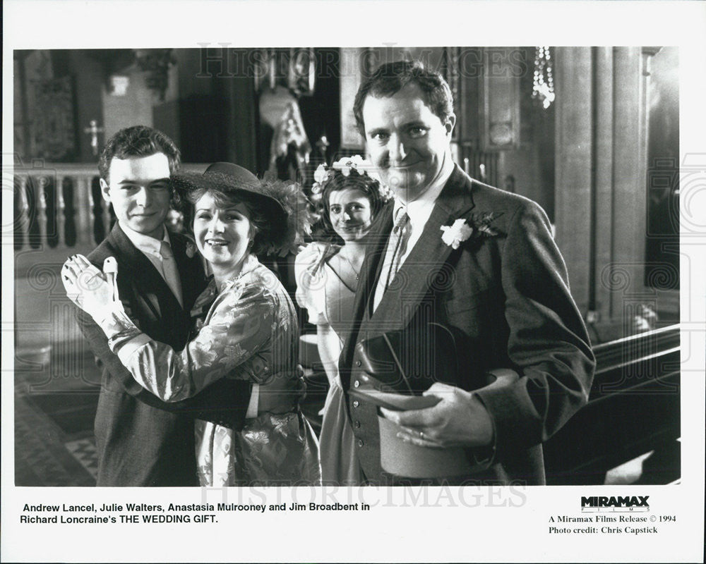 Press Photo Andrew Lancel Julie Walters The Wedding Gift Anastasia Mulrooney - Historic Images