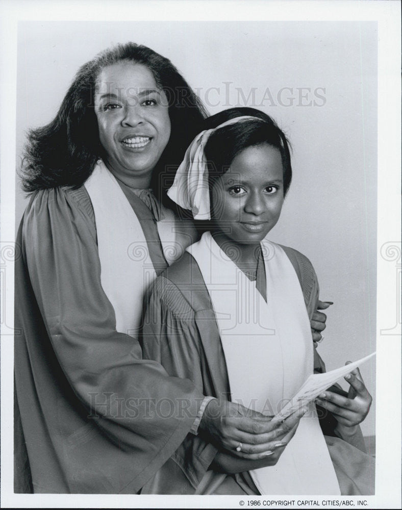 1986 Press Photo Della Reese &amp; Tempest Bledsoe in &quot;The Gift of Amazing Grace&quot; - Historic Images