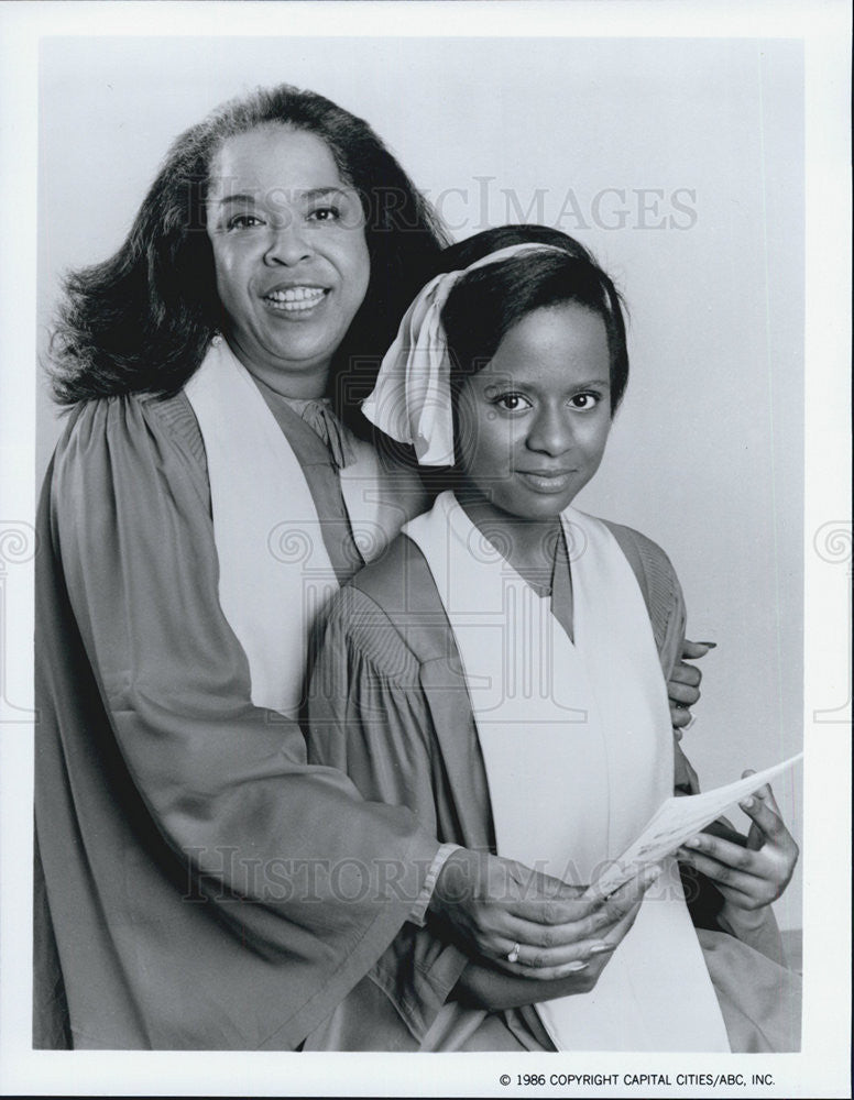 1986 Press Photo Della Reese &amp; Tempestt Bledsoe in &quot;The Gift of Amazing Grace&quot; - Historic Images