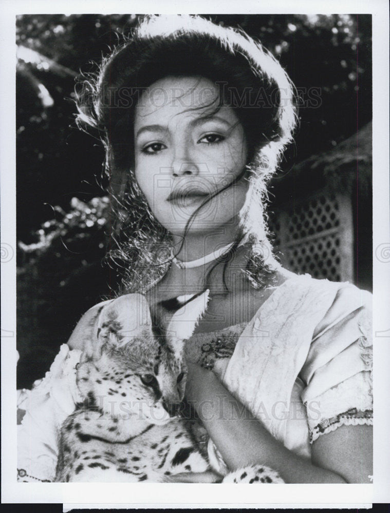 1983 Press Photo Barbara Carrera In ABC Television Movie The Island Of Dr Moreau - Historic Images