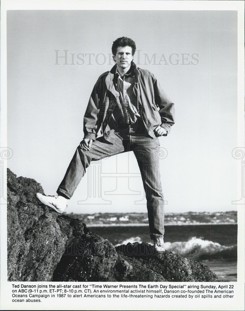 1990 Press Photo Ted Danson joins &quot;Time Warner Presents The Earth Day Special&quot; - Historic Images