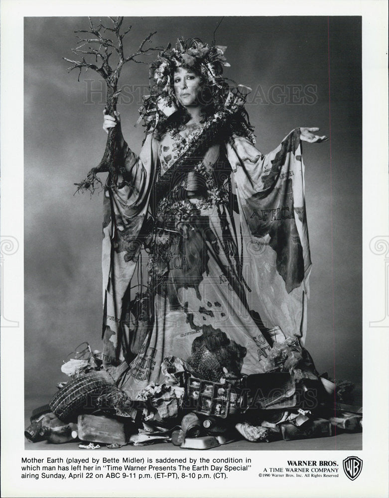 1990 Press Photo Mother Earth, played by Bette Midler - Historic Images