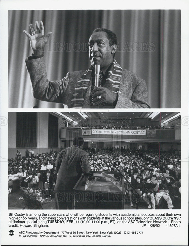 1992 Press Photo Comedian Bill Cosby Talks With Students On Show Class Clowns - Historic Images