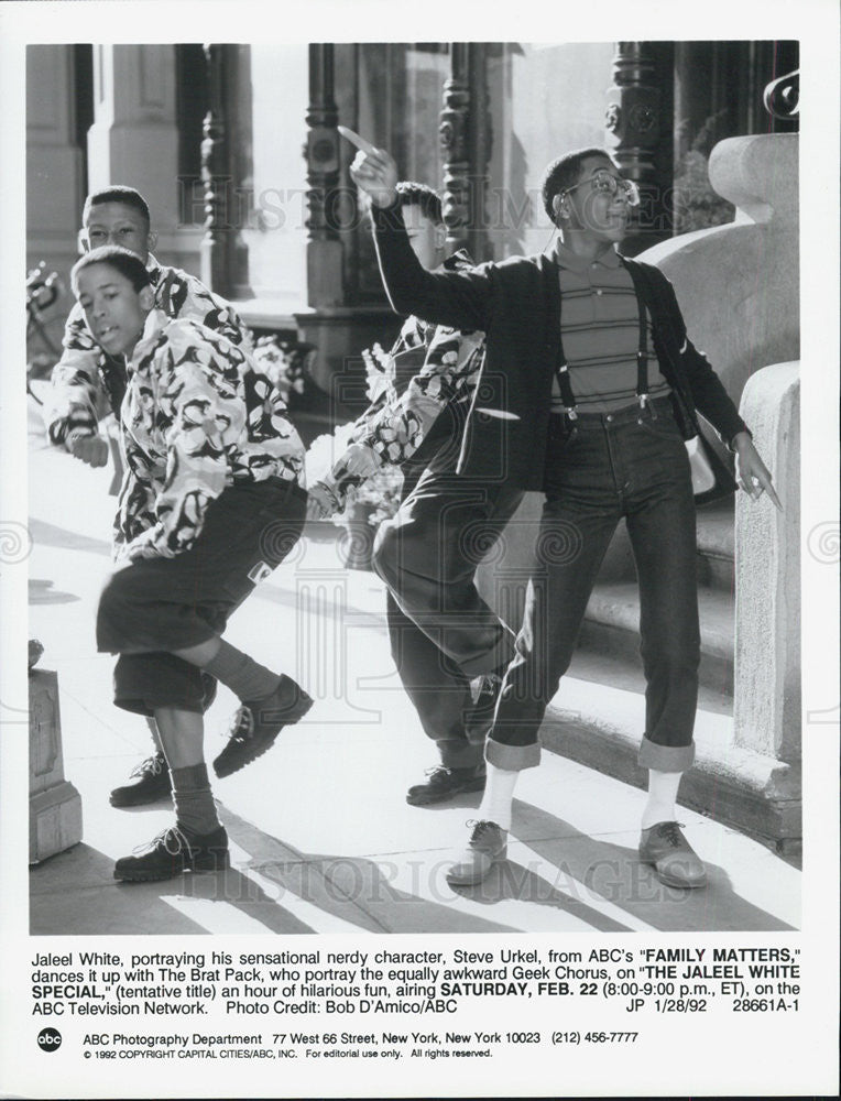 1992 Press Photo Actor Jaleel White As Steve Urkel With Band &quot;The Brat Pack&quot; - Historic Images