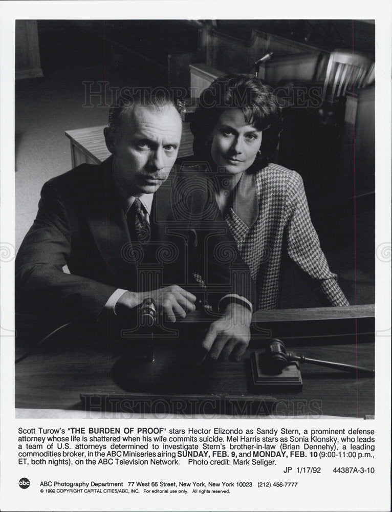 1992 Press Photo Hector Elizondo and Mel Harris in the burden of proof - Historic Images