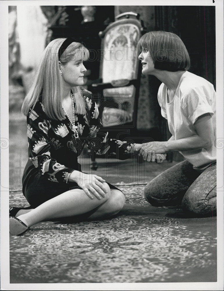 1990 Press Photo Pamela Reed And Bonnie Hunt Star On NBC Television Show Grand - Historic Images