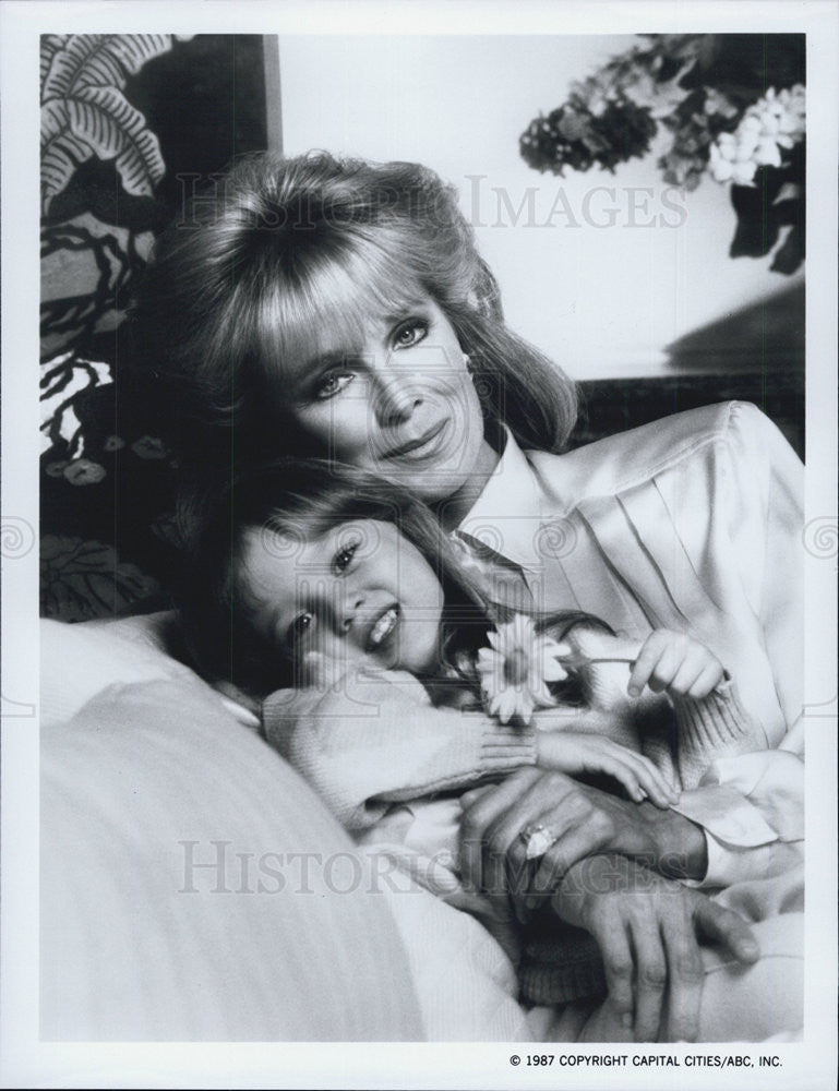 1987 Press Photo Linda Evans &amp;Jessica Player on &quot;Dynasty&quot; - Historic Images